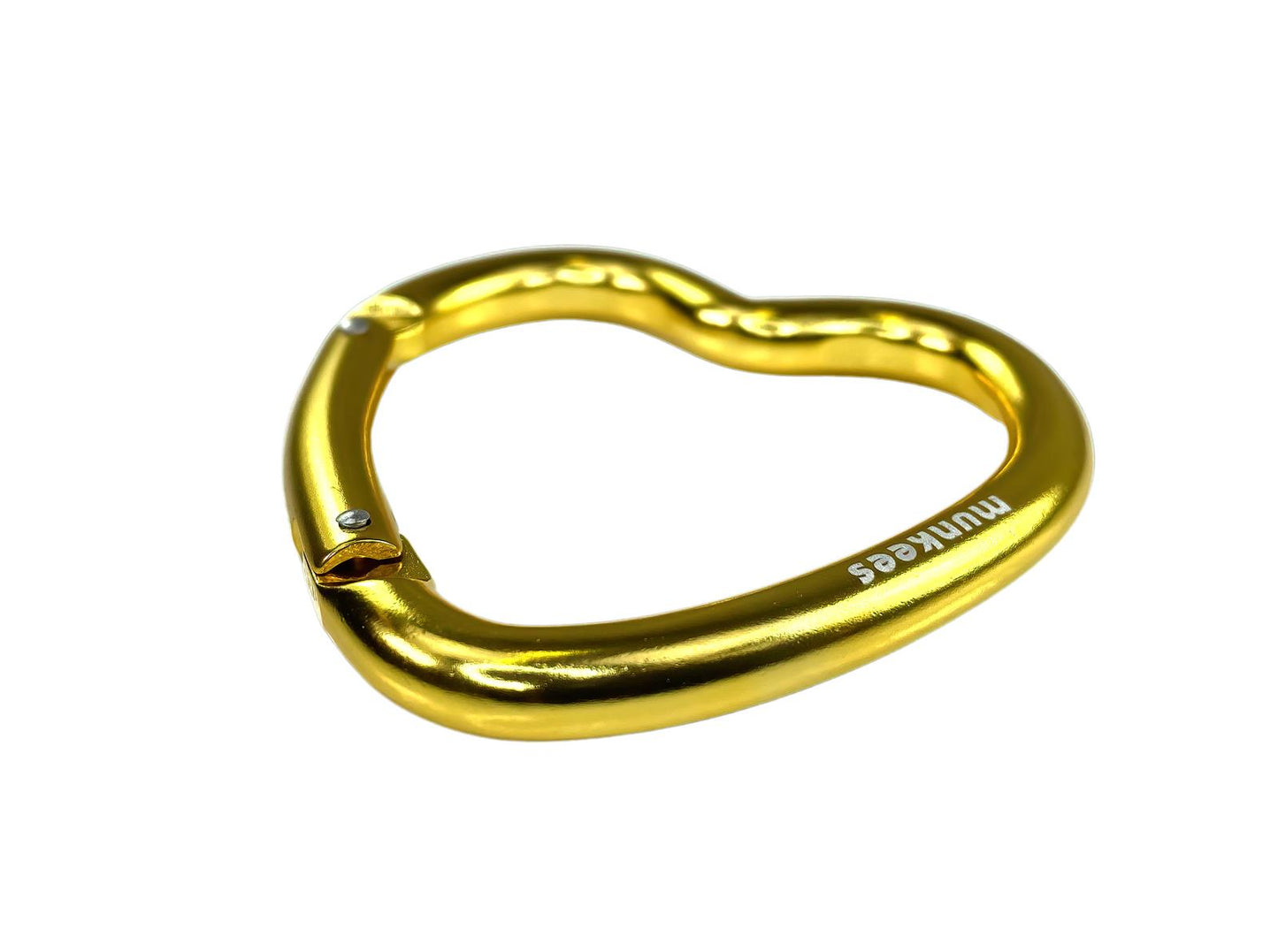 munkees Herz-Karabiner II goldenes Detail Verschlussmechanismus Nahaufnahme