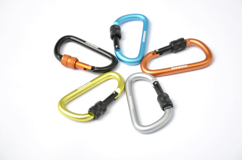 munkees Karabiner D-Form Detailansicht Schraubverschluss Gewinde Nahaufnahme