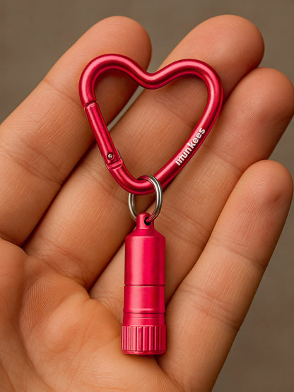 munkees Mini LED Taschenlampe mit Herz-Karabiner rot