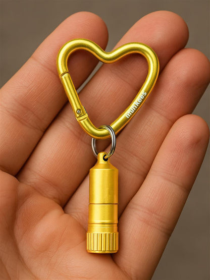 munkees Mini LED Taschenlampe mit Herz-Karabiner gold
