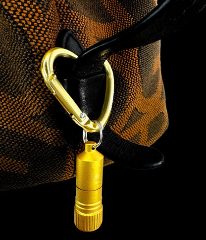 munkees Mini LED Taschenlampe mit Herz-Karabiner gold