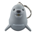 Munkees Schlüsselanhänger Seelöwe grau mit LED und Sound Funktion