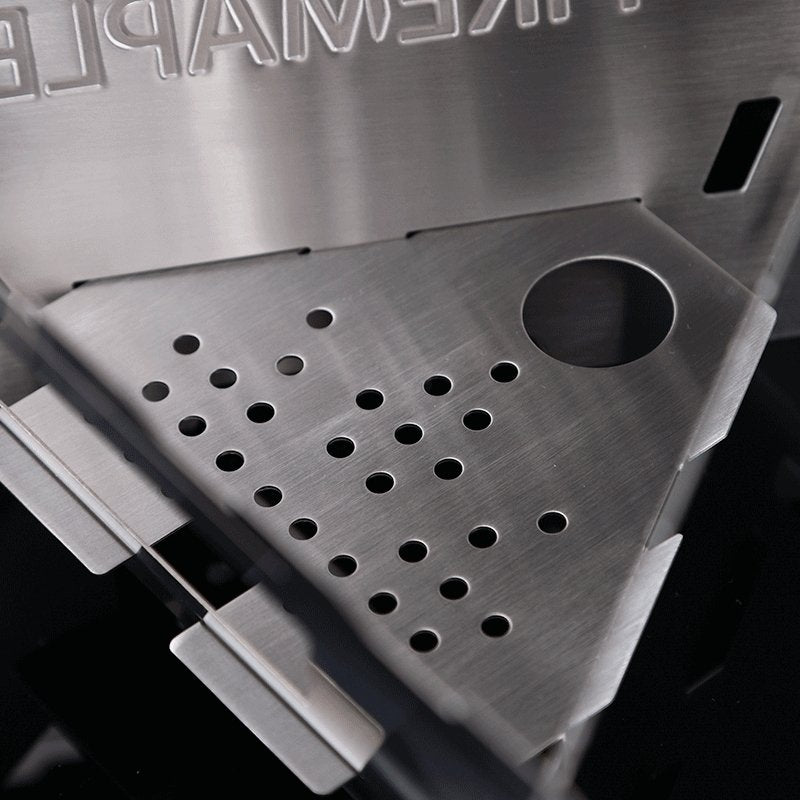 Maverick Holzgrill Triangle – faltbar & steckbar mit Topfständer